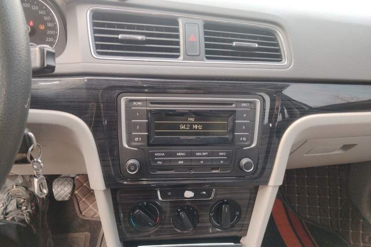 Used Volkswagen Gran Lavida 2013 1.6L Manual Comfort Model
