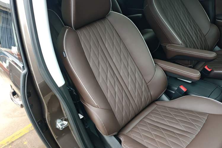 Used Buick GL8 2023 Land Executive Class 652T Luxury Model Right Front Seat