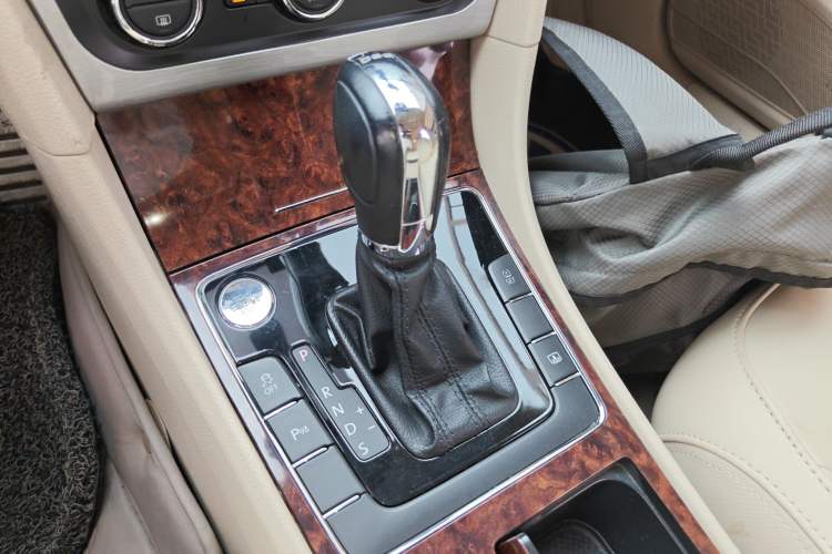 Used Volkswagen Passat 2013 1.8TSI DSG Prestige Edition Gear Lever