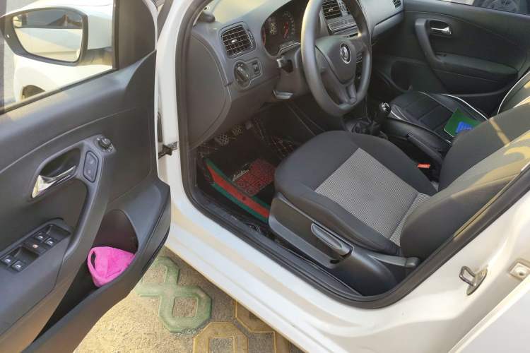 Used Volkswagen Polo 2014 1.4L Manual Fashion Edition
