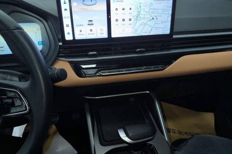 Used Geely Auto Emgrand 2025 4th Generation 1.5L CVT Flagship Version Audio And AC Panel