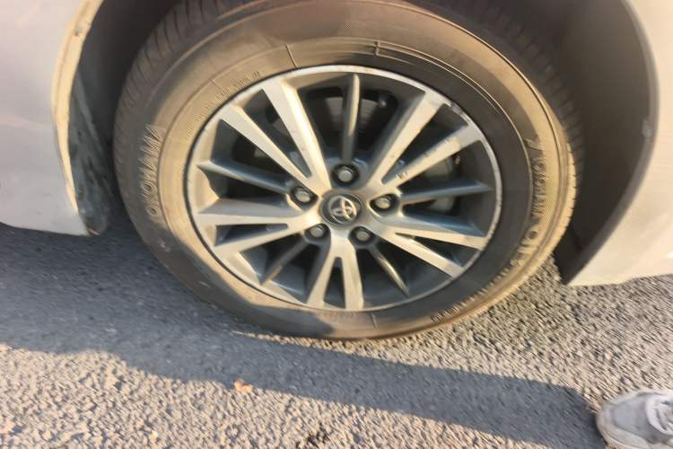 Used Toyota Levin 2016 Dual-Engine 1.8H GS E-CVT Elite Model with Sunroof
