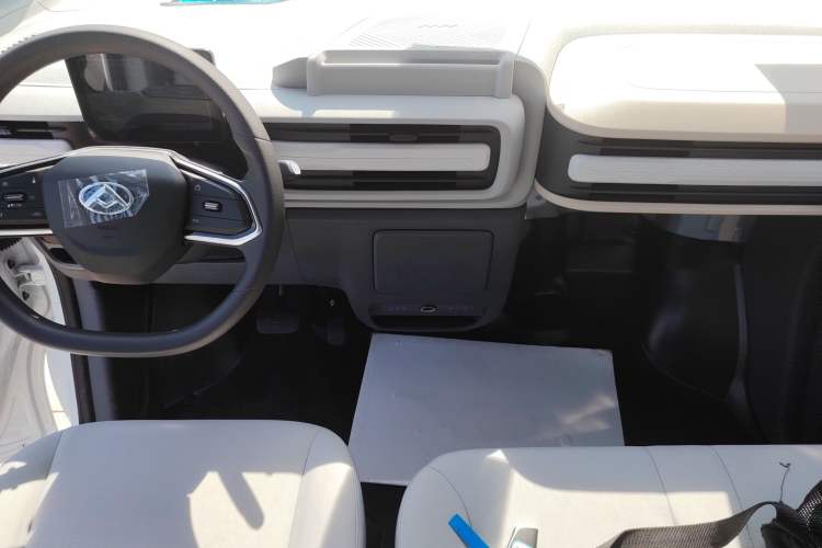 Used SAIC MAXUS Dana V1 2025 V1 Short Wheelbase Low-Roof Multi-Function Version (42 kWh)