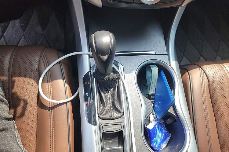 Used Acura TLX-L 2018 2.4L Deluxe Edition Gear Lever