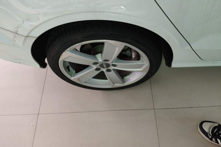 Used Audi A3 2017 Limousine 35 TFSI Style Edition Right Rear Wheel Hub