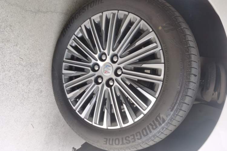 Used Buick GL8 New Energy 2024 Lu Zun Deluxe Edition 7-Seater Right Front Wheel Hub