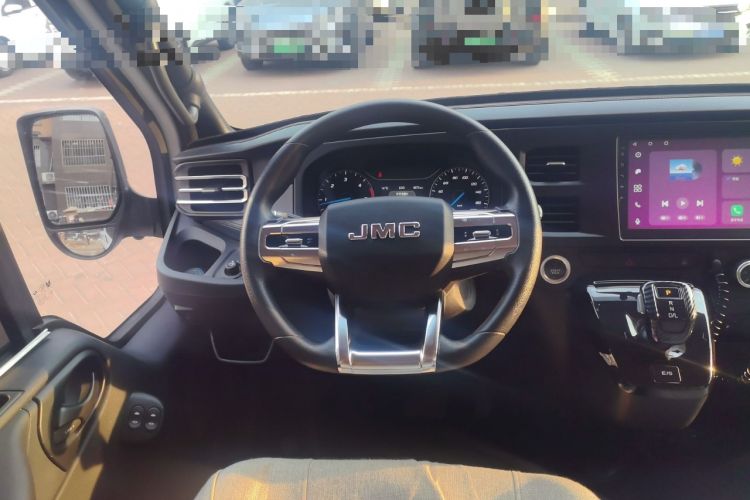 Used JMC Fushun 2023 2.0T Automatic Mid-Range High-Roof Commercial Multi-Purpose Passenger Vehicle with 6 Seats Steering Wheel