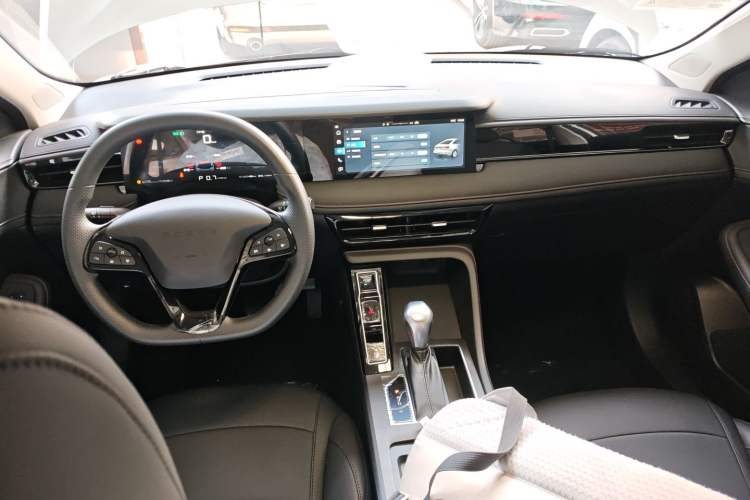 Used Roewe i5 2023 1.5L CVT Luxury Edition
