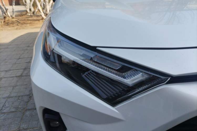 Used Toyota RAV4 2023 2.0L CVT Two-Wheel Drive 20th Anniversary Platinum Edition