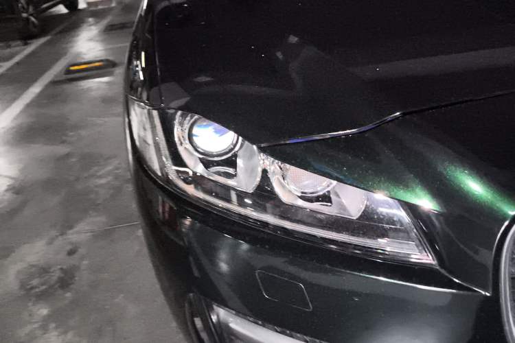 Used Jaguar F-PACE 2018 Restyled 2.0T All-Wheel-Drive R-Sport Sport Edition Right Front Headlight