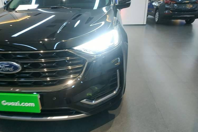 Used Ford Edge 2021 PLUS EcoBoost 245 Two-Wheel-Drive Titanium 7-Seater Left Front Headlight