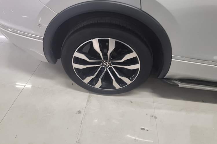 Used Volkswagen Tiguan L 2021 330TSI Automatic Two-Wheel Drive R-Line Enhanced Edition
