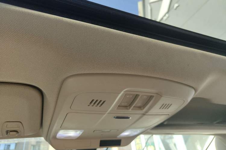 Used Buick Envision 2016 20T Two-Wheel-Drive Elite Model
