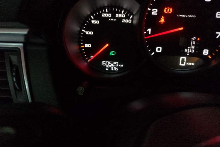 Used Porsche Macan 2014 Macan 2.0T Odometer Close Up