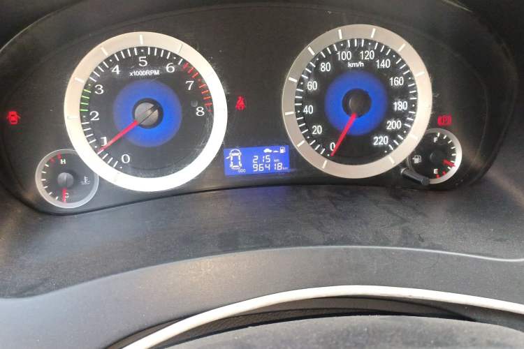 Used Geely Auto Diamond 2014 Sedan 1.5L Manual Entry-Level Model Odometer Close Up