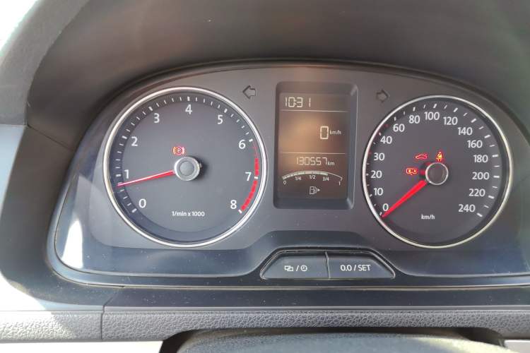 Used Volkswagen Lavida 2013 Revised Classic 1.6L Manual Fashion Edition Odometer Close Up