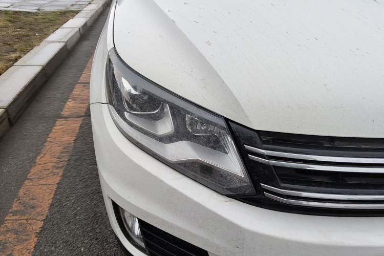 Used Volkswagen Tiguan 2017 300TSI Automatic Two-Wheel Drive Silk Road Comfort Edition Right Front Headlight