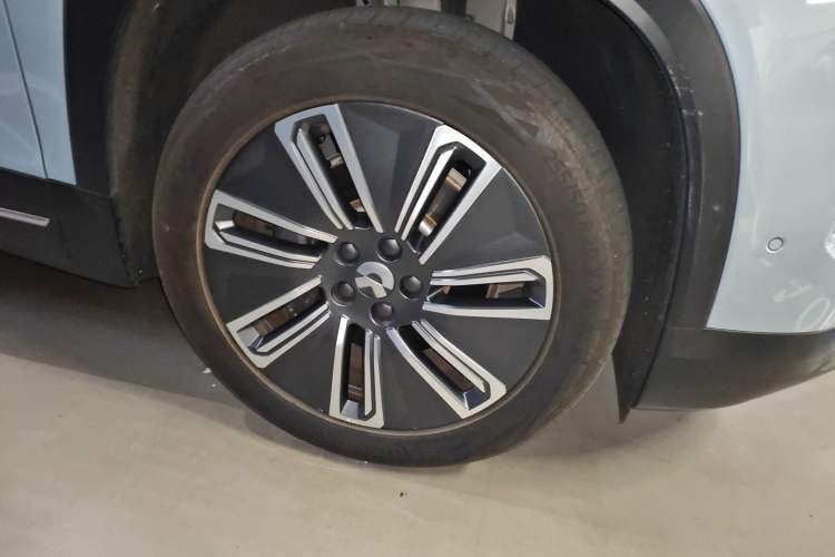 Used Nio ES7 2022 75 kWh Right Front Wheel Hub