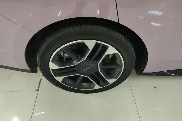 Used AION RT 2025 650 LiDAR Edition Right Rear Wheel Hub