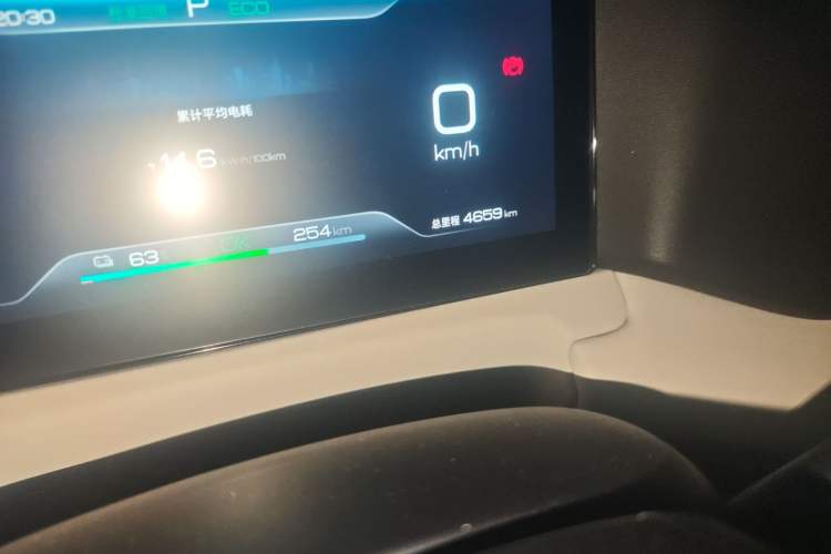 Used BYD Yuan UP 2024 401 km Active Version Odometer Close Up
