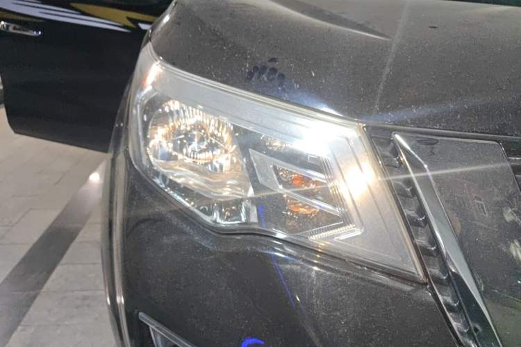 Used Nissan Terra 2018 2.5L Automatic 2WD Luxury Edition Right Front Headlight
