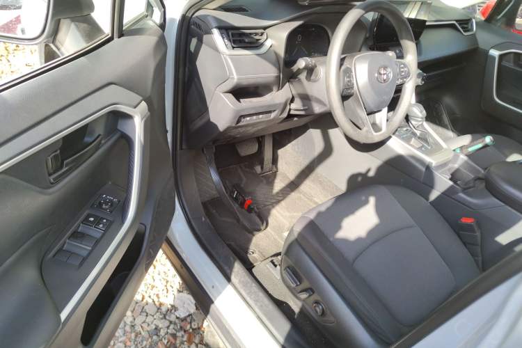 Used Toyota RAV4 2023 Dual-Motor 2.5L E-CVT Two-Wheel Drive Elite Edition
