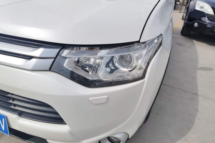Used Mitsubishi Outlander 2014 2.4L 4x4 Deluxe Value Edition 5 Seats Left Front Headlight