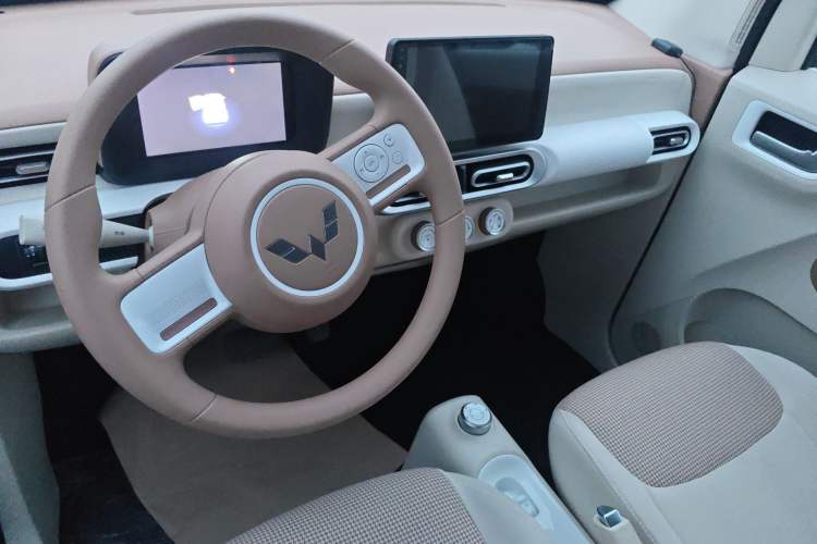 Used Wuling Hongguang MINIEV 2024 3rd Generation 215km Youth Edition Center Console