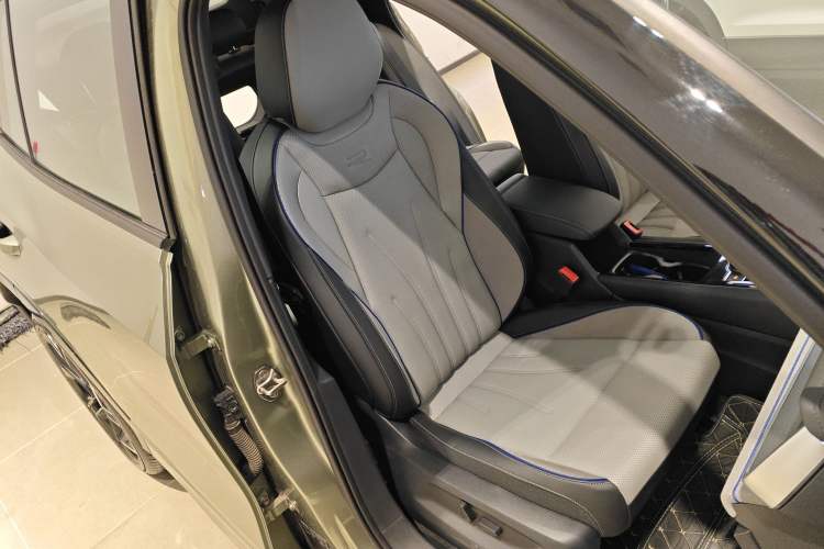 Used Volkswagen Tayron 2025 Tiguan L 380TSI 4Motion Luxury Easy Package
