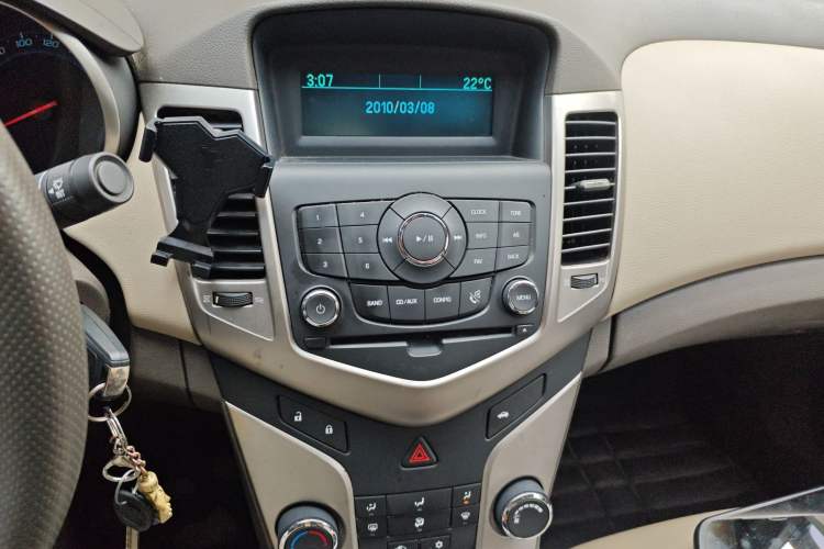 Used Chevrolet Cruze 2015 1.5L Classic SL MT Audio And AC Panel