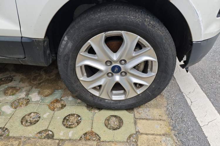 Used Ford EcoSport 2013 1.5L Automatic Fashion Model Right Front Wheel Hub