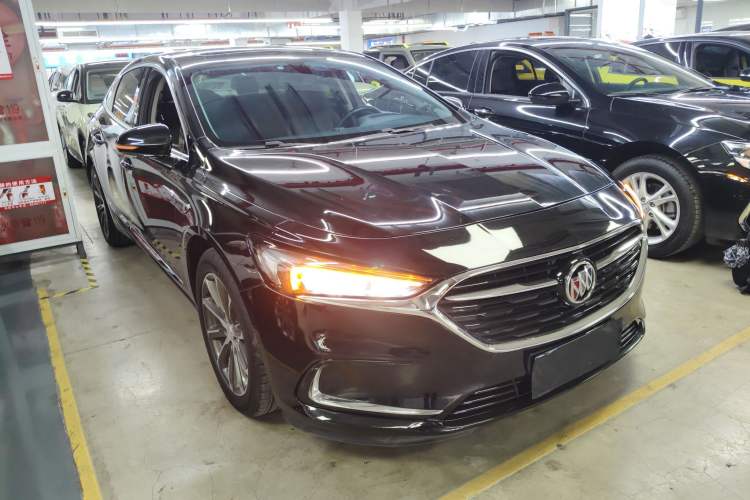 Used Buick LaCrosse 2019 28T Luxury Version Front Right 45 Deg