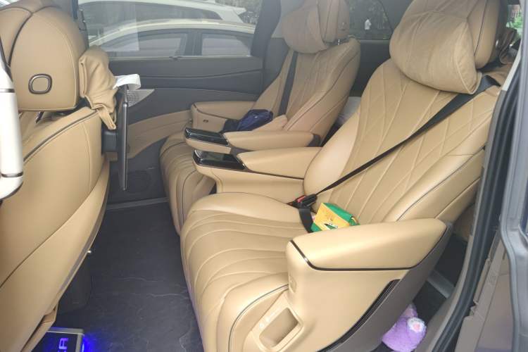 Used Denza D9 2022 DM-i 970 Four-Wheel Drive Prestige Model Left Rear Seat