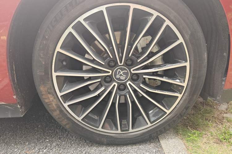 Used BYD Han 2022 DM-i 121KM Prestige Model Right Front Wheel Hub