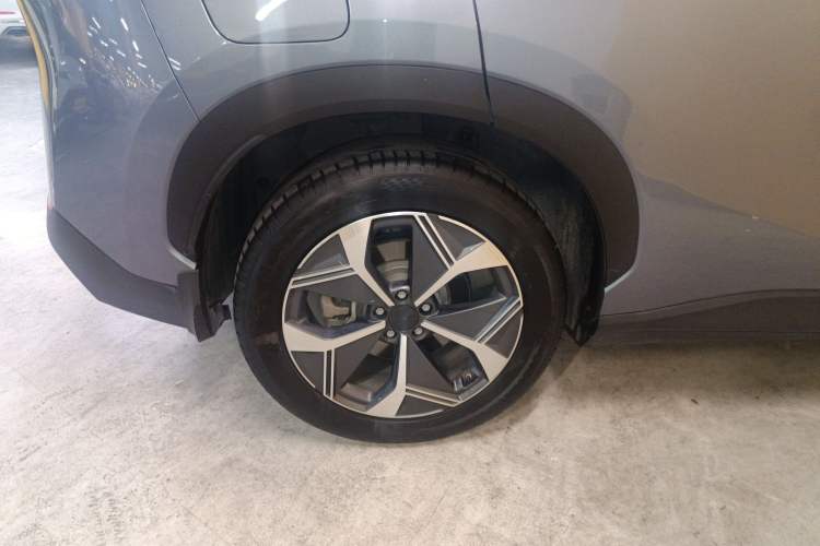 Used AION V 2024 Plus 70 Star Edition Lithium Iron Phosphate Right Rear Wheel Hub