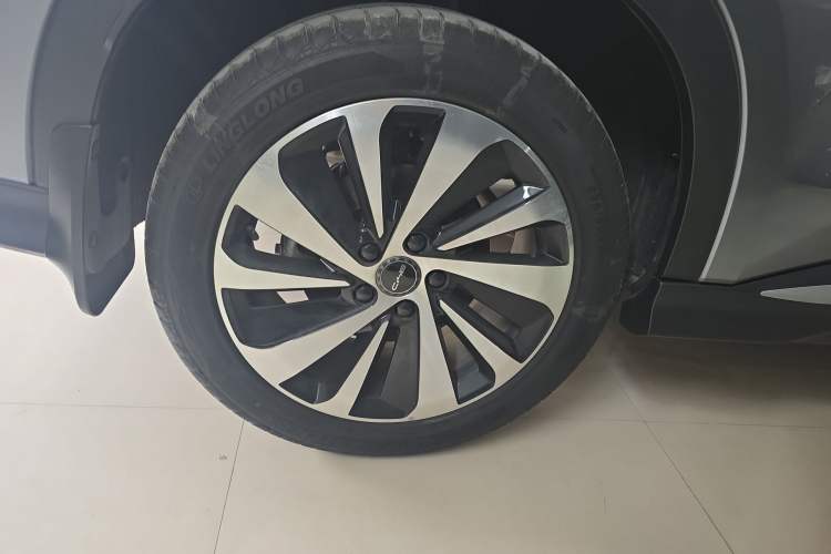Used BYD Song PLUS New Energy 2023 Champion Edition DM-i 110KM Flagship PLUS Right Rear Wheel Hub