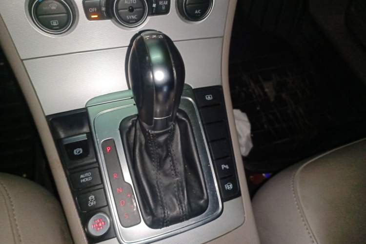 Used Volkswagen Magotan 2015 Revised Version 2.0 TSI Prestige Edition Gear Lever