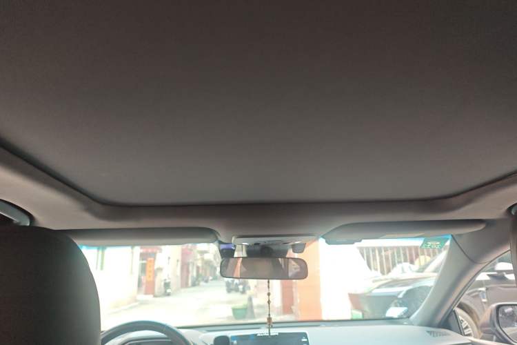 Used Toyota Avalon 2019 Dual-Engine 2.5L XLE Prestige Version China VI Standard Headliner