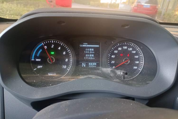 Used Wuling Yangguang 2024 300KM Comfort Version Passenger Van 75kW