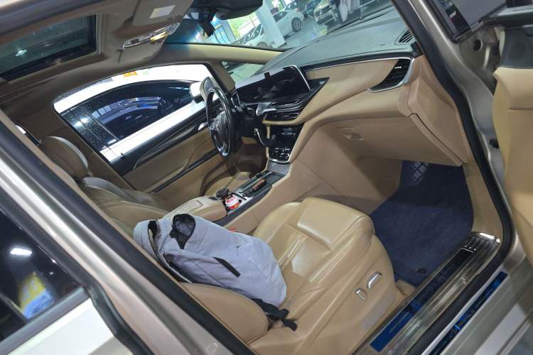 Used Buick GL8 2020 ES Land Cruiser 653T Luxury Model Right Front Seat