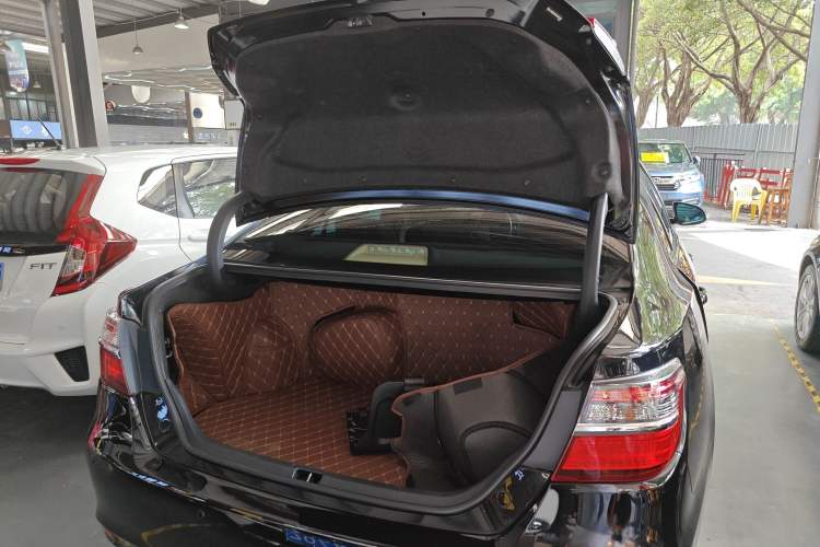 Used Toyota Camry 2015 Dual-Engine 2.5 HG Luxury Navigation Edition Trunk