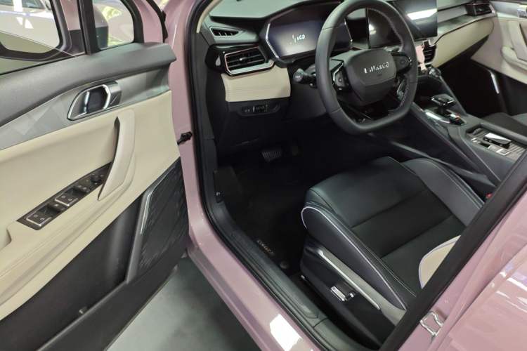 Used Lynk & Co 06 EM-P 2023 1.5T Remix PHEV Shero