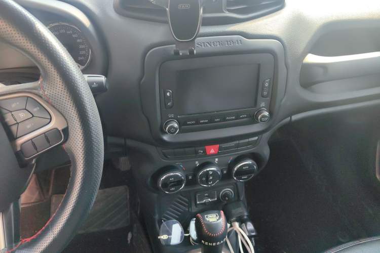 Used Jeep Renegade 2016 1.4T Automatic Jingneng Version+ Audio And AC Panel