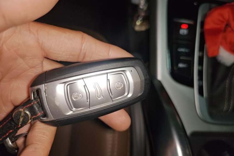 Used Geely Auto Emgrand X7 Sport 2016 1.8TD Automatic ZhiZun Version
