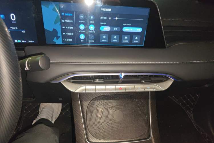 Used Venucia V DD-i 2023 110km iT Version Audio And AC Panel