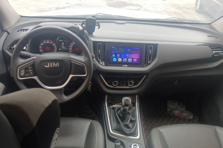 Used Isuzu D-MAX 2023 2.5T Manual 4x4 Diesel Flagship Long Wheelbase Interior 2