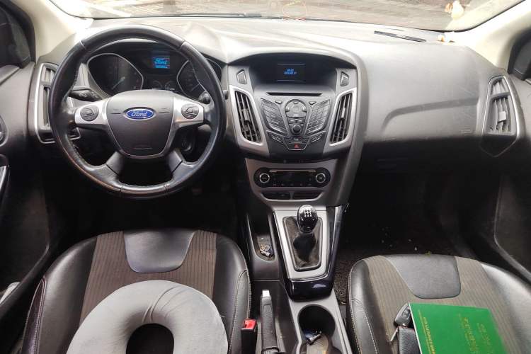 Used Ford Focus 2012 Sedan 1.6L Manual Fashion Edition
