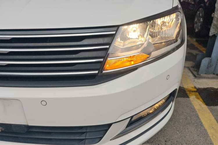 Used Volkswagen Gran Lavida 2015 1.6L Automatic Comfort Edition
