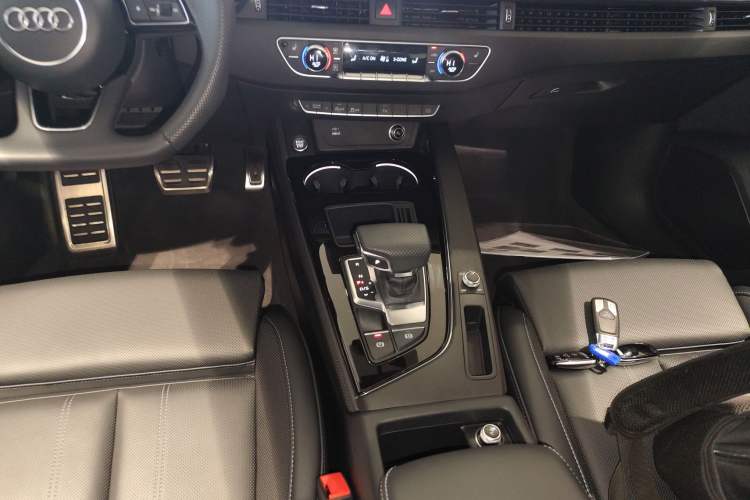 Used Audi A4L 2024 40 TFSI Luxury Dynamic Edition
