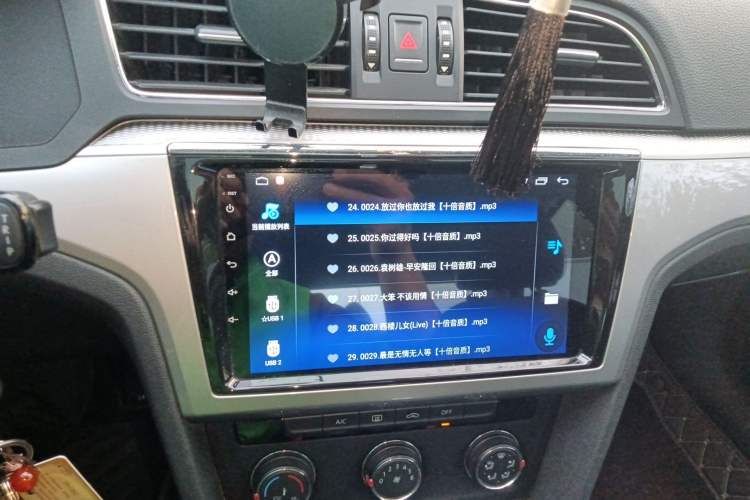 Used Volkswagen Lamando 2015 230TSI DSG Fashion Edition Audio And AC Panel